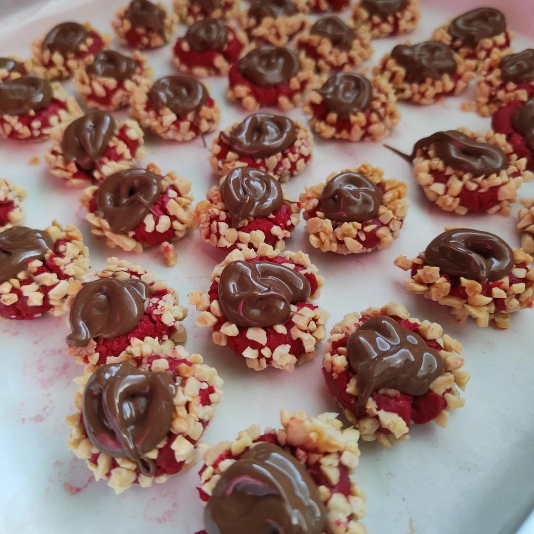 Red Velvet Nute la Button Cookies-img